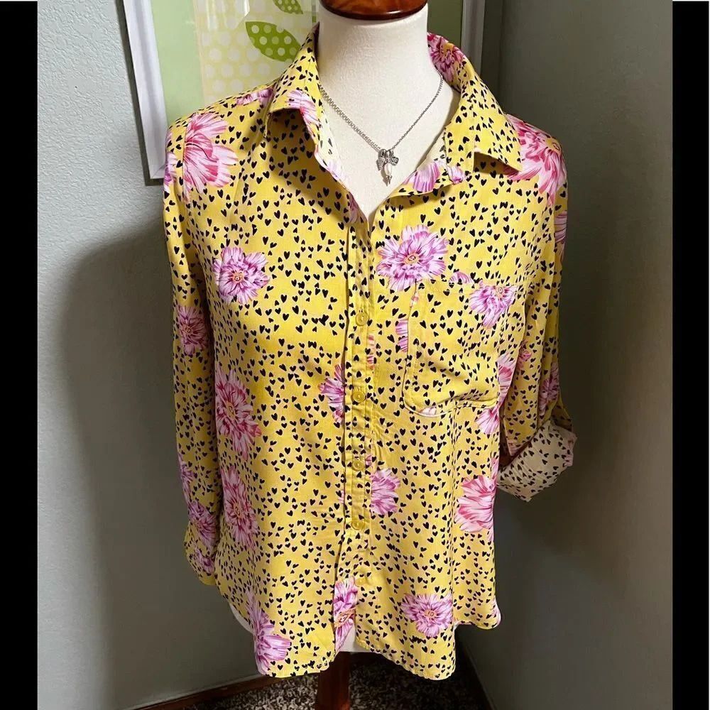 Brand New Velvet Heart Adjustable Long Sleeve HiLow Button Down Top  08